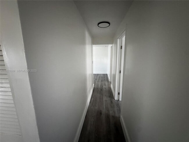 Foto del edificio - 4017 SW 24th St