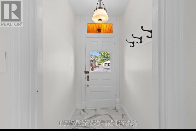 Photo du bâtiment - 7065 Longwoods Rd