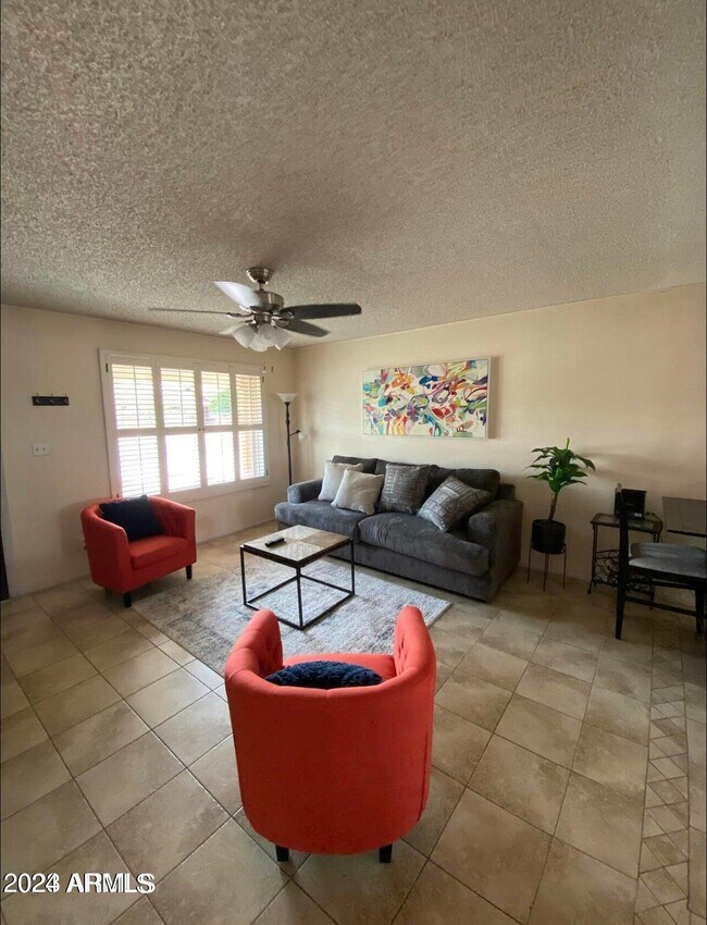 Building Photo - 2050 E Dunbar Dr