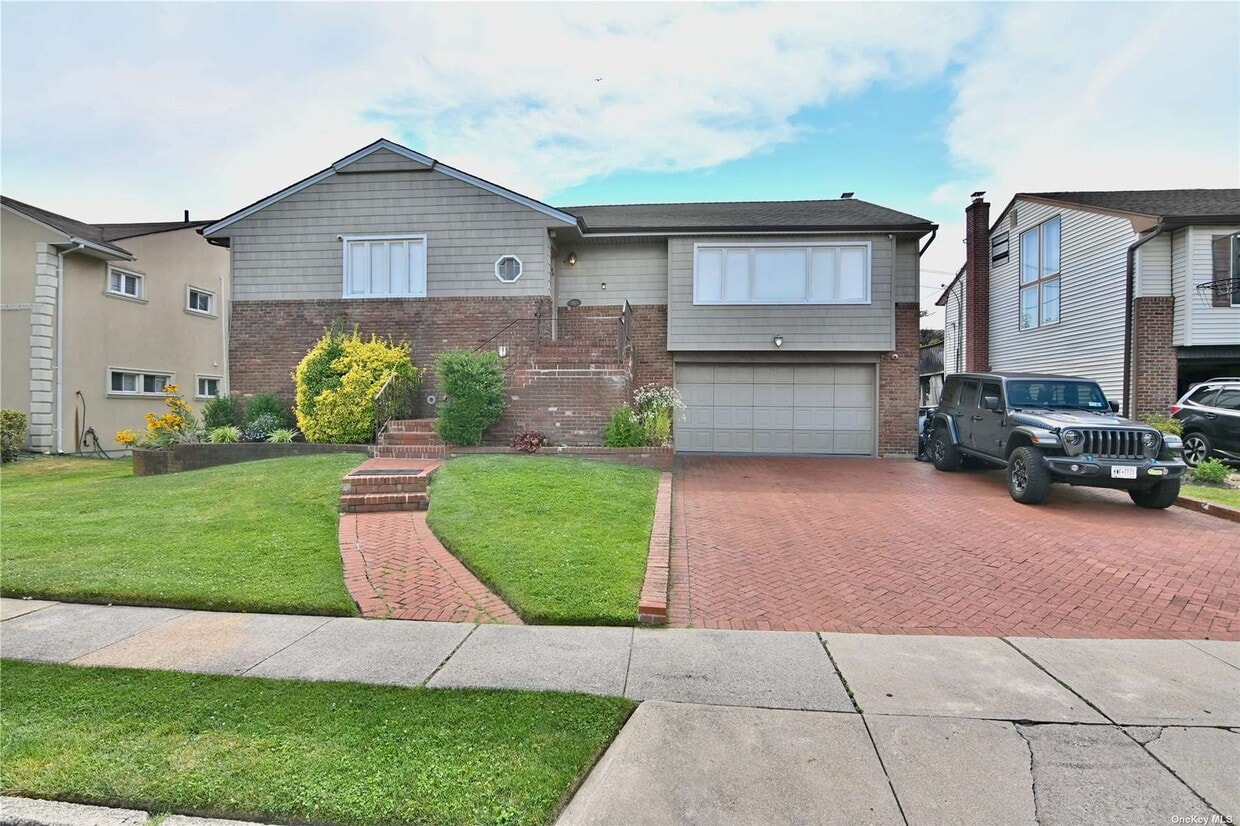 Primary Photo - 881 Hewlett Dr