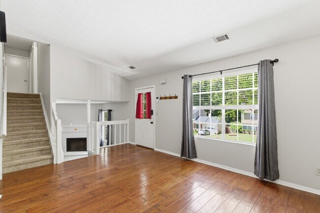 Building Photo - Renovated Alpharetta Ranch — Walking Distance to Haynes Bridge Middle, Top-Rated Schools