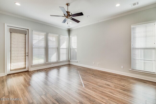 Foto del edificio - 318 Benedict Dr