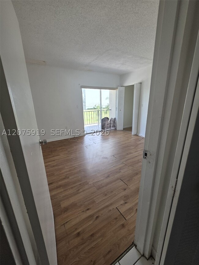 Building Photo - 5100 SW 41st St