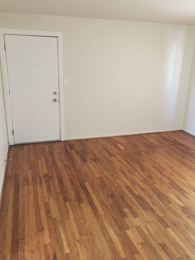 Foto del edificio - 2535 Lysle Ln