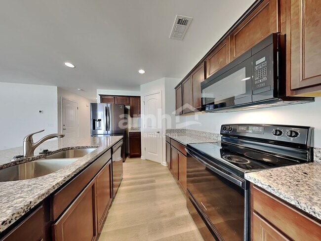 Building Photo - 27 Spinaker Ct