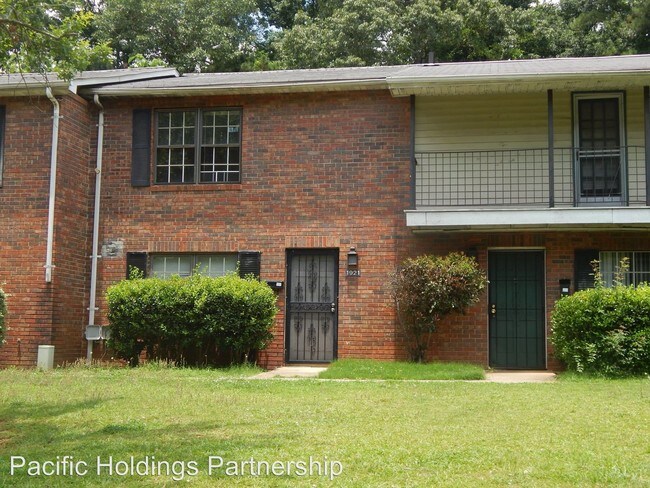 Building Photo - 1921 Whitehall Forest Ct SE