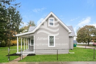 Building Photo - 516 W Green St
