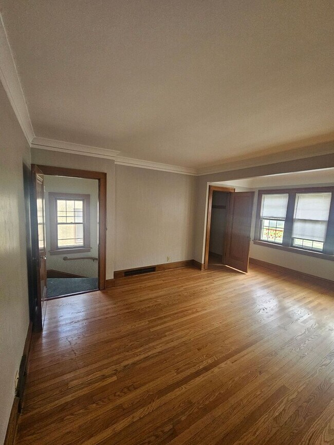 Foto del edificio - 4147-4149 N Bartlett Ave. (Duplex)
