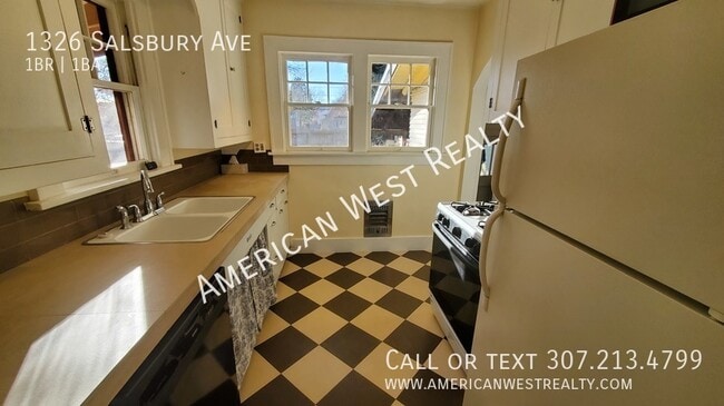 Building Photo - 1326 Salsbury Ave