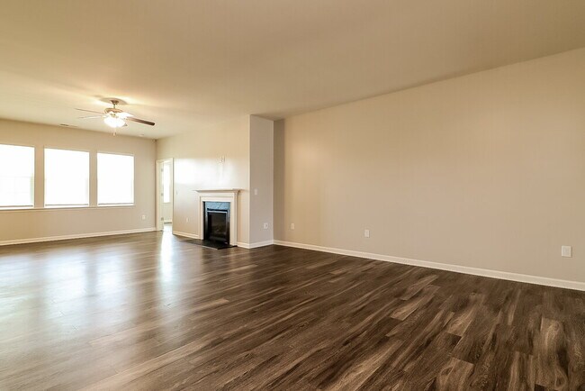 Building Photo - 238 S Great White Way