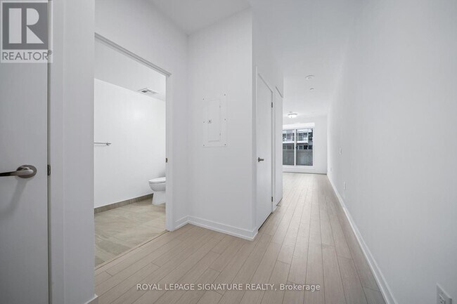 Photo du bâtiment - 4010 Eglinton Ave W