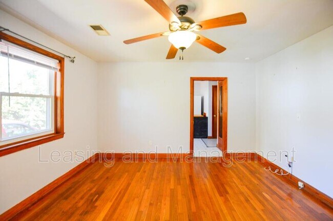 Building Photo - 432 Lindberg St