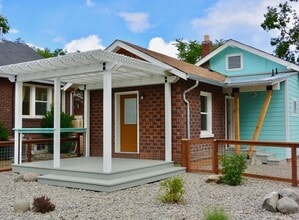 Building Photo - 227/227.5-2275 Moran St