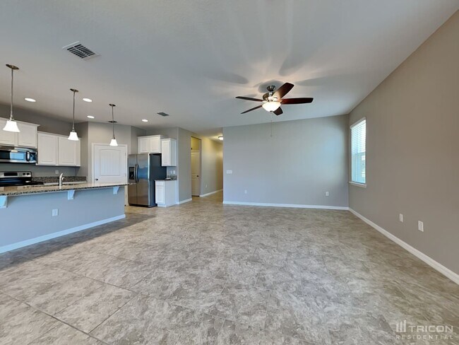 Building Photo - 132 Waterside Circle Winter Haven FL