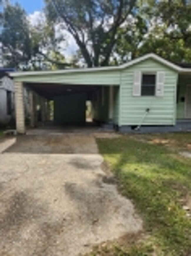 Building Photo - House for Rent