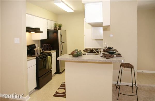 Primary Photo - 5550 Holly View Dr