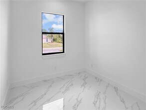 Building Photo - 916 Sara Ave N