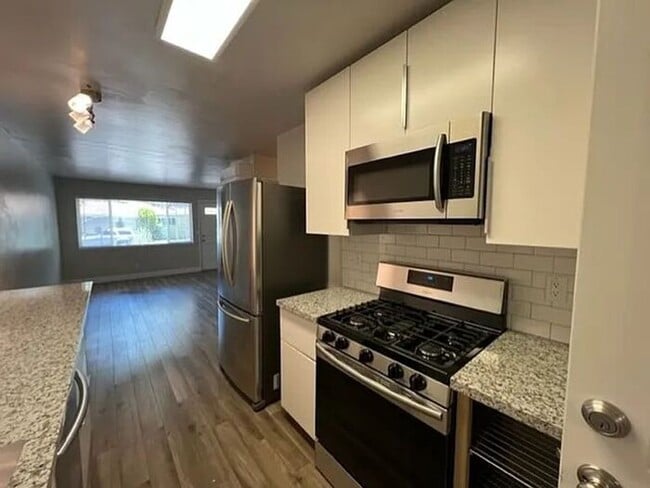 Foto del edificio - 410 W 9th St