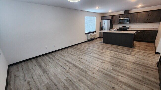 Foto del edificio - Modern 2 Bedroom, 2 Full Bathroom with Gar...