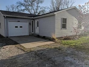 Building Photo - 203 School St