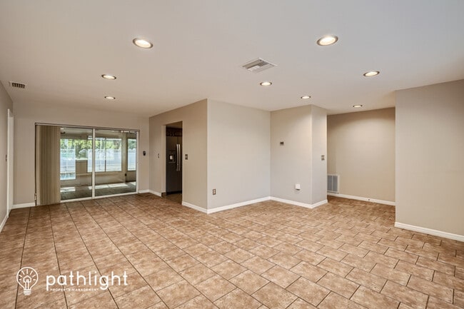 Building Photo - 1601 Gulf Road, Tarpon Springs, FL, 34689