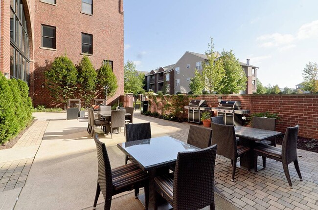 Building Photo - Ovaltine Court