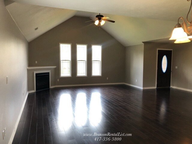 Foto del edificio - Over 2,000 sqft on one level