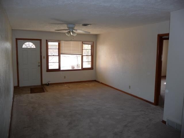 Building Photo - Cozy Family Home
