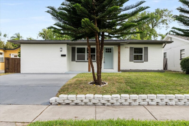 Primary Photo - 1956 Biscayne Dr