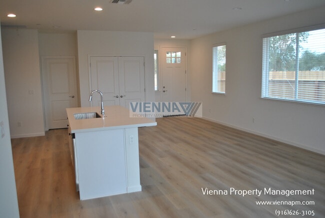 Photo - 513 Fox Hunt Wy House