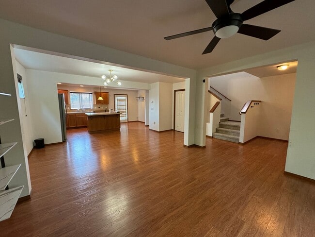 Foto del edificio - Spacious 3 bed 2.5 Bath Townhome