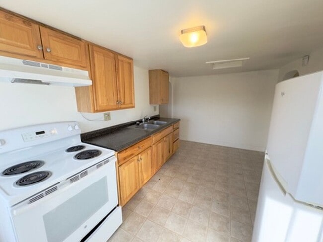 Building Photo - Charming studio apartment for rent! - All utilities included except Electric - 1121-A Shenandoah st.