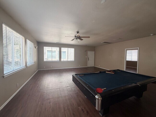 Foto del edificio - 910 Keith Ln