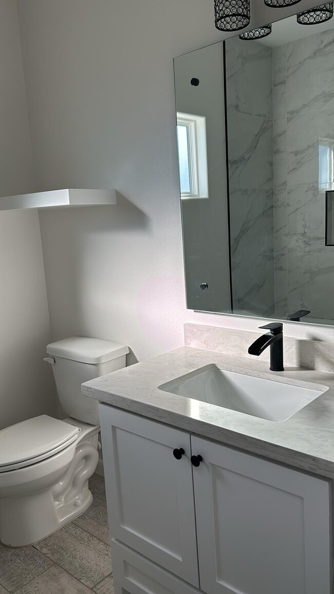 Foto del edificio - 8817 Swan Lk Dr
