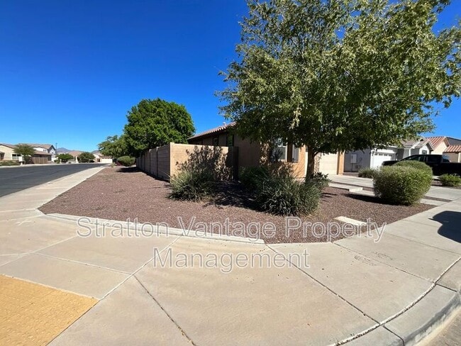 Building Photo - 3432 E Russell St