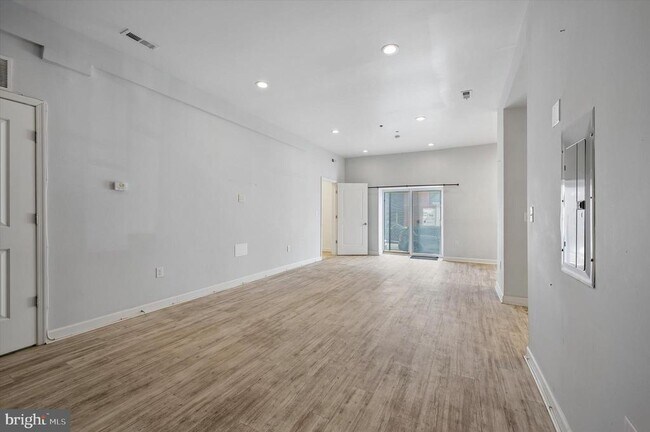 Foto del edificio - 980 N Marshall St