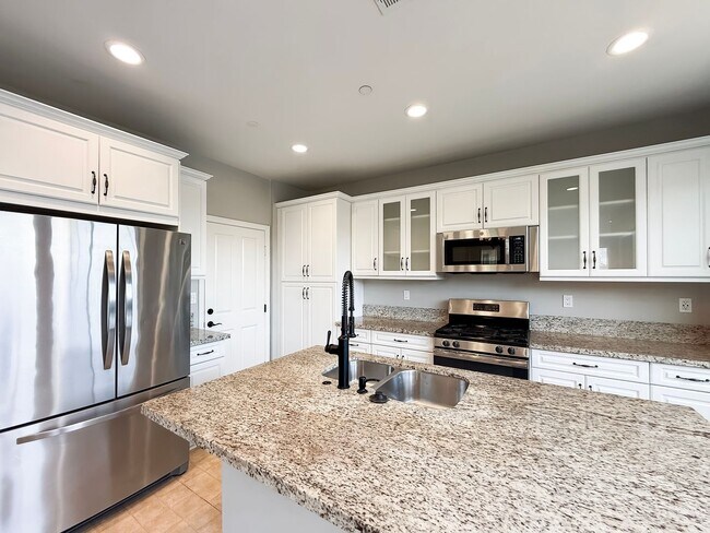 Building Photo - Spacious 4BR/3BA Home in Ocean View Hills