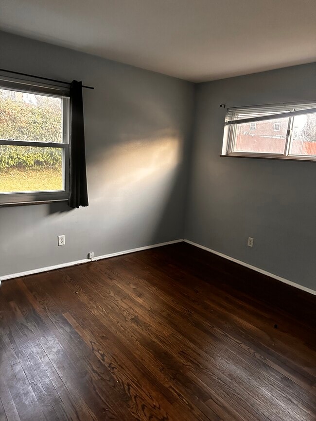 Building Photo - 970 Covedale Ave