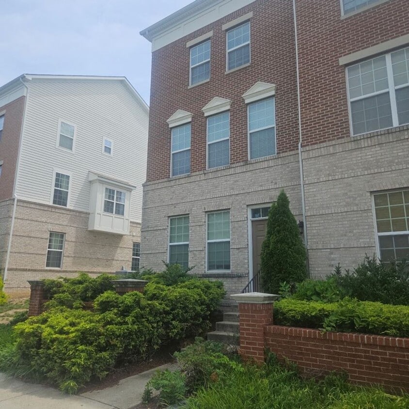 Primary Photo - MOVE-IN SPECIAL! Beautiful 4-Bed, 3.5-Bath...