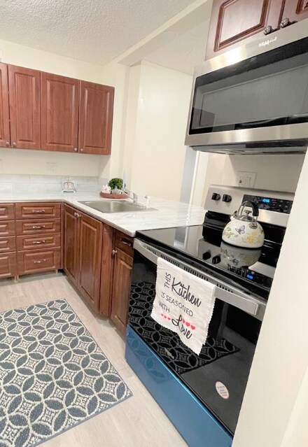 Foto del edificio - 15969 NW 64th Ave