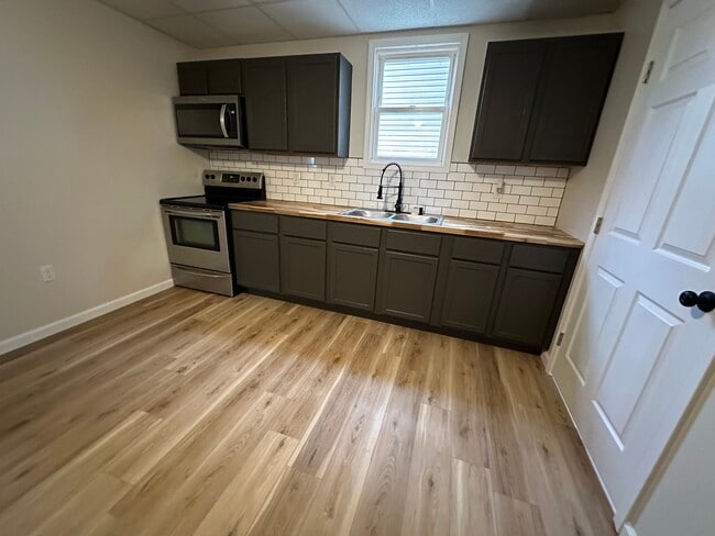 Building Photo - 1702 Center St