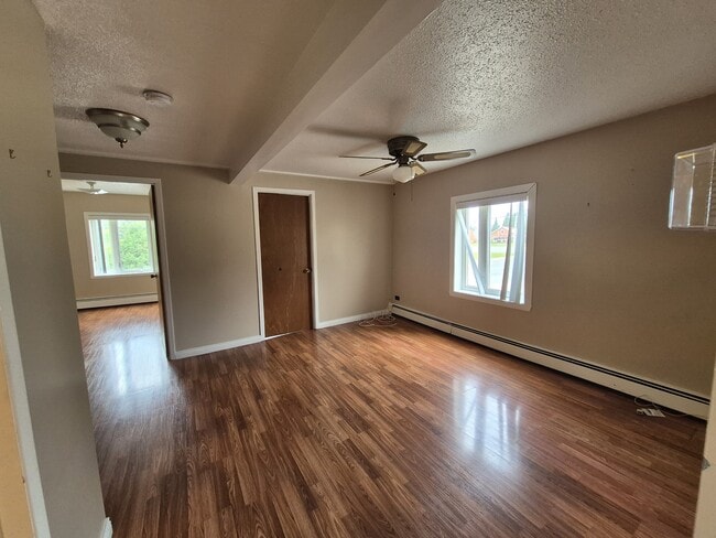 Building Photo - 671 Rue Principale