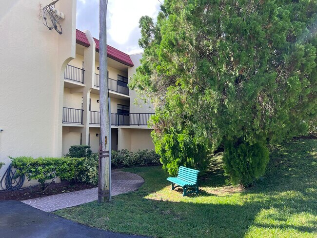 Foto del edificio - 2050 Oleander Blvd