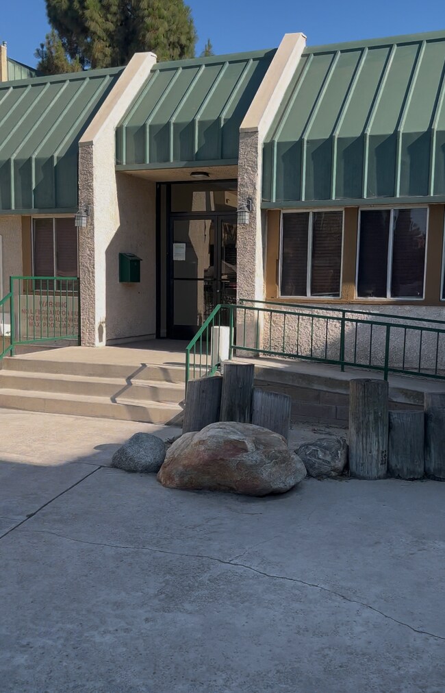Foto del edificio - 12121 Centralia St