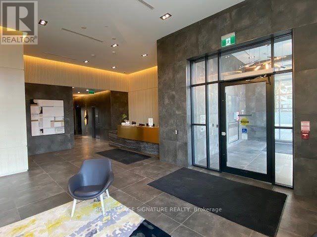 Photo du bâtiment - 223 St Clair Ave W