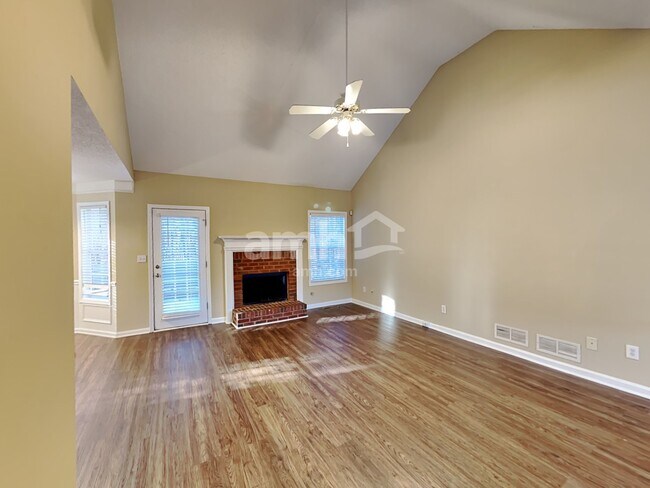 Building Photo - 1045 Ivy Brooke Drive