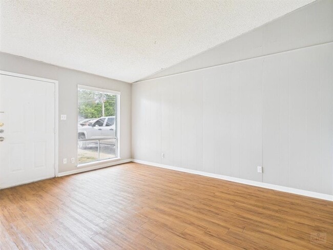 Building Photo - 616 W 51st St