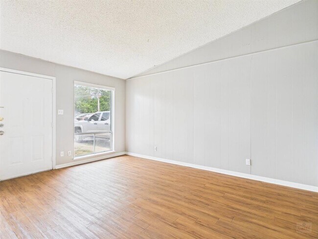 Foto del edificio - 616 W 51st St