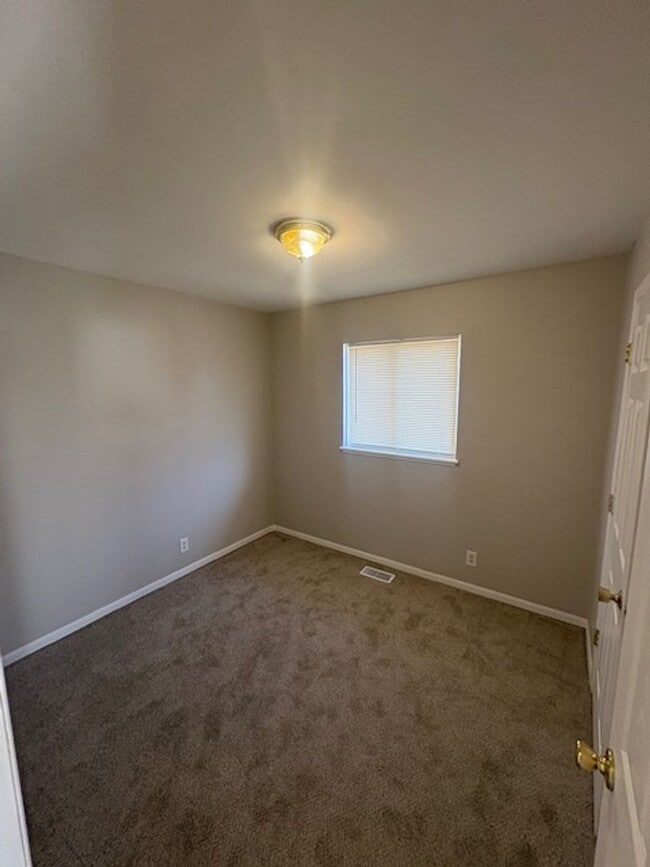 Building Photo - House for Rent with detached garage 3 BR/ 1 BA