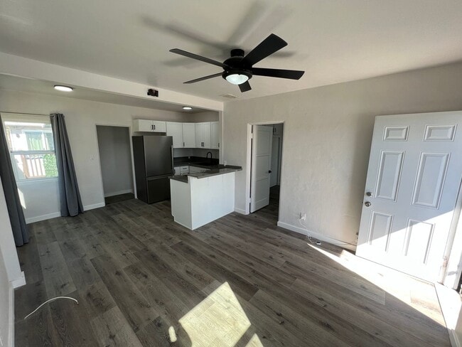 Building Photo - Fully Renovated 2 Bedroom 2 Bathroom in Ci...